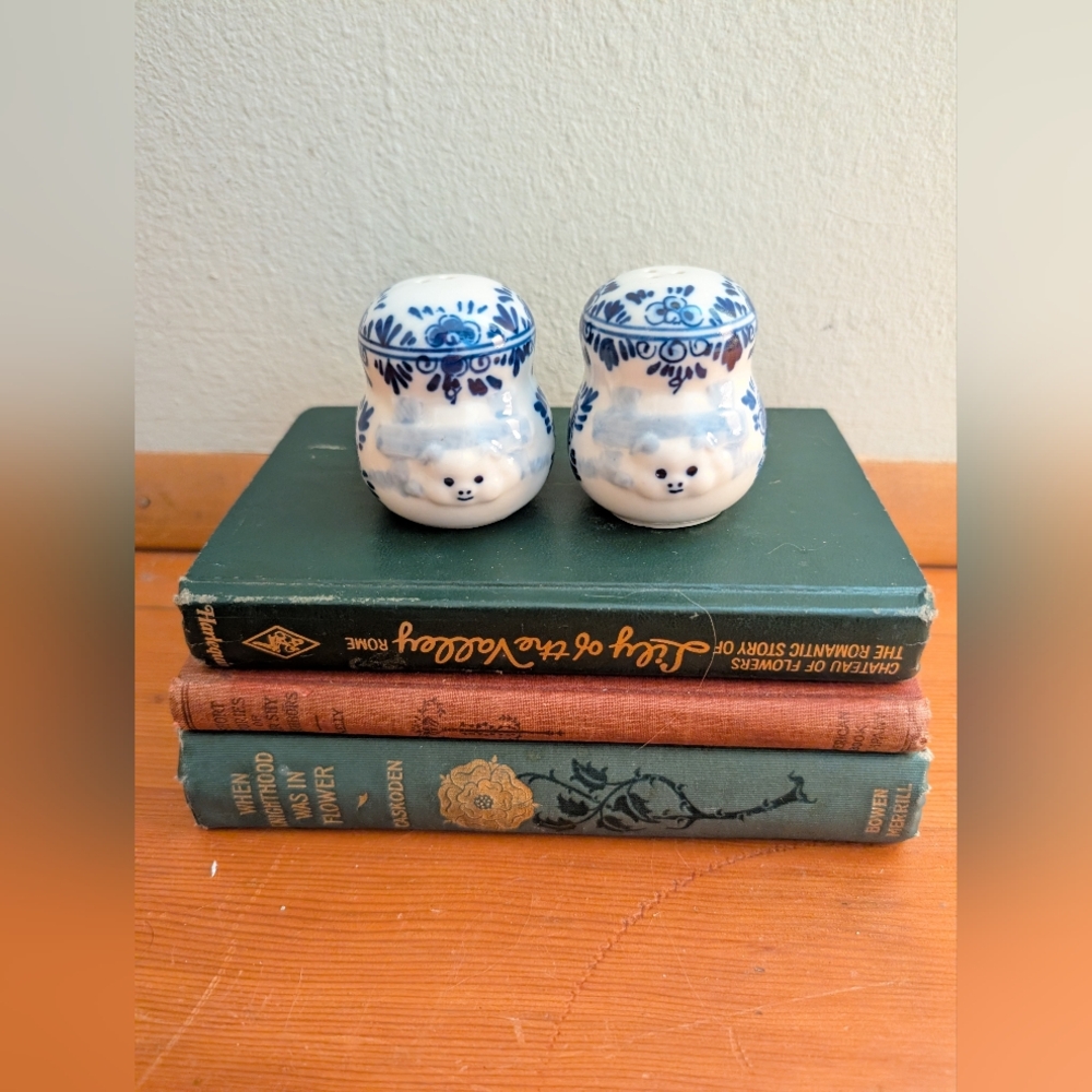 Vintage Pigs Stuck On Fence Salt And Pepper Shakers